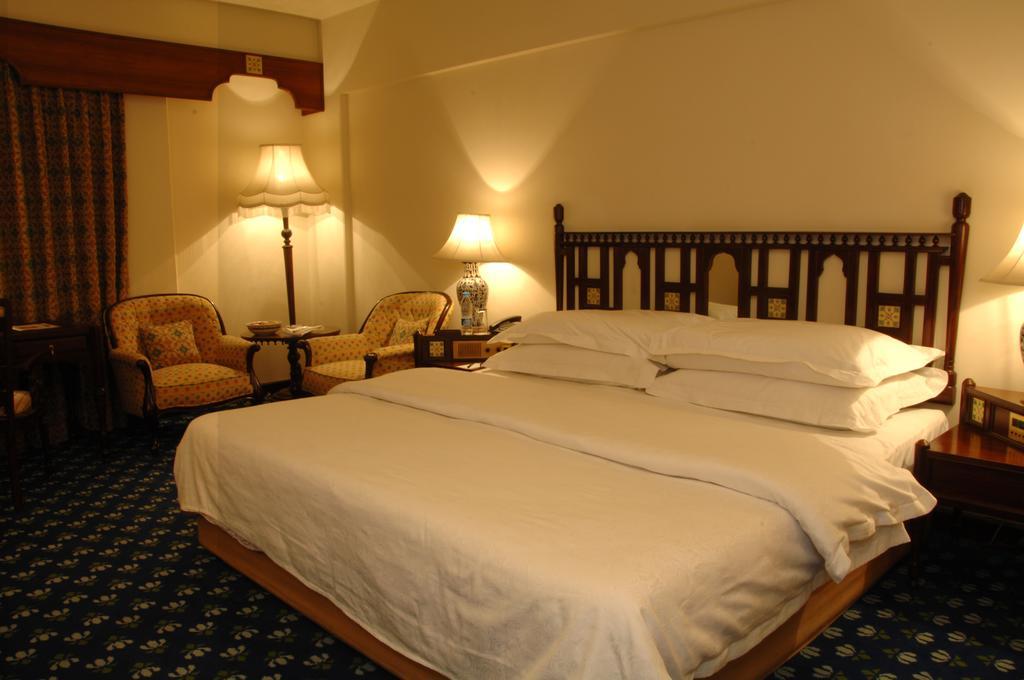 Faisalabad Serena Hotel Exterior foto