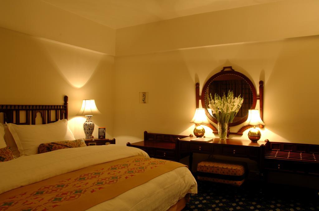 Faisalabad Serena Hotel Exterior foto